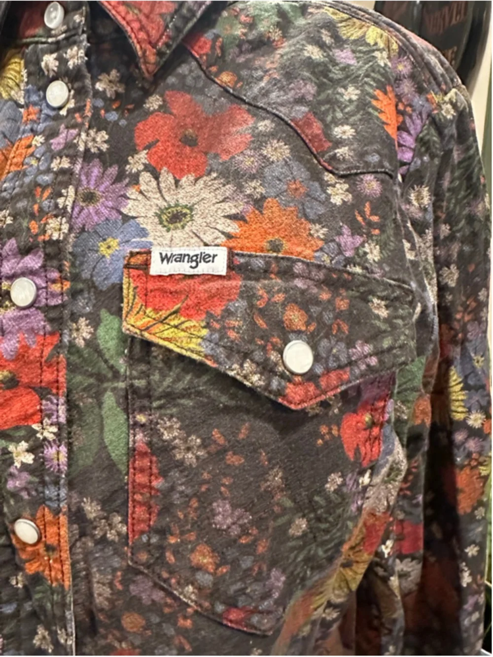 Wrangler Western Floral Raw Hem Cropped Denim Shirt - Picture 5 of 12